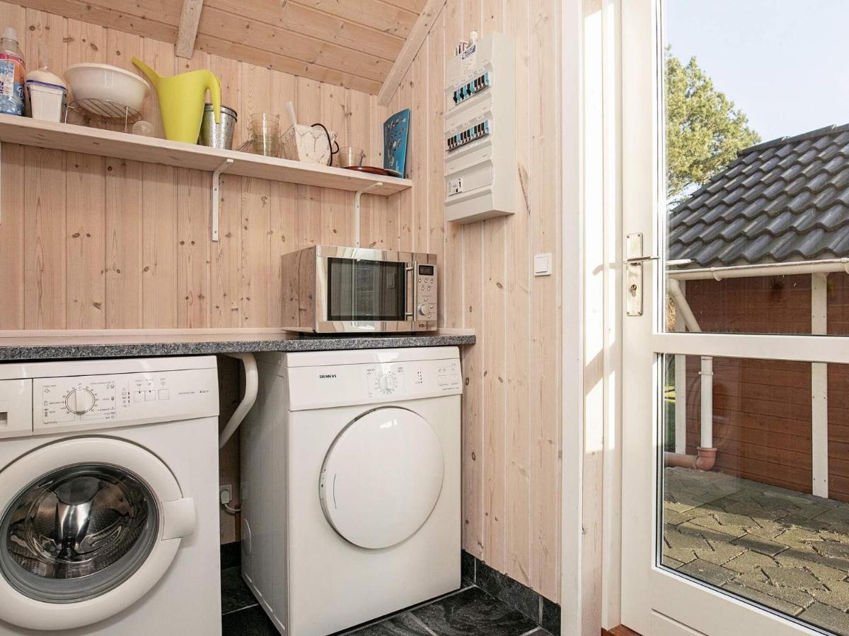 Three-Bedroom Holiday Home In Rodby 38 Kramnitse 외부 사진