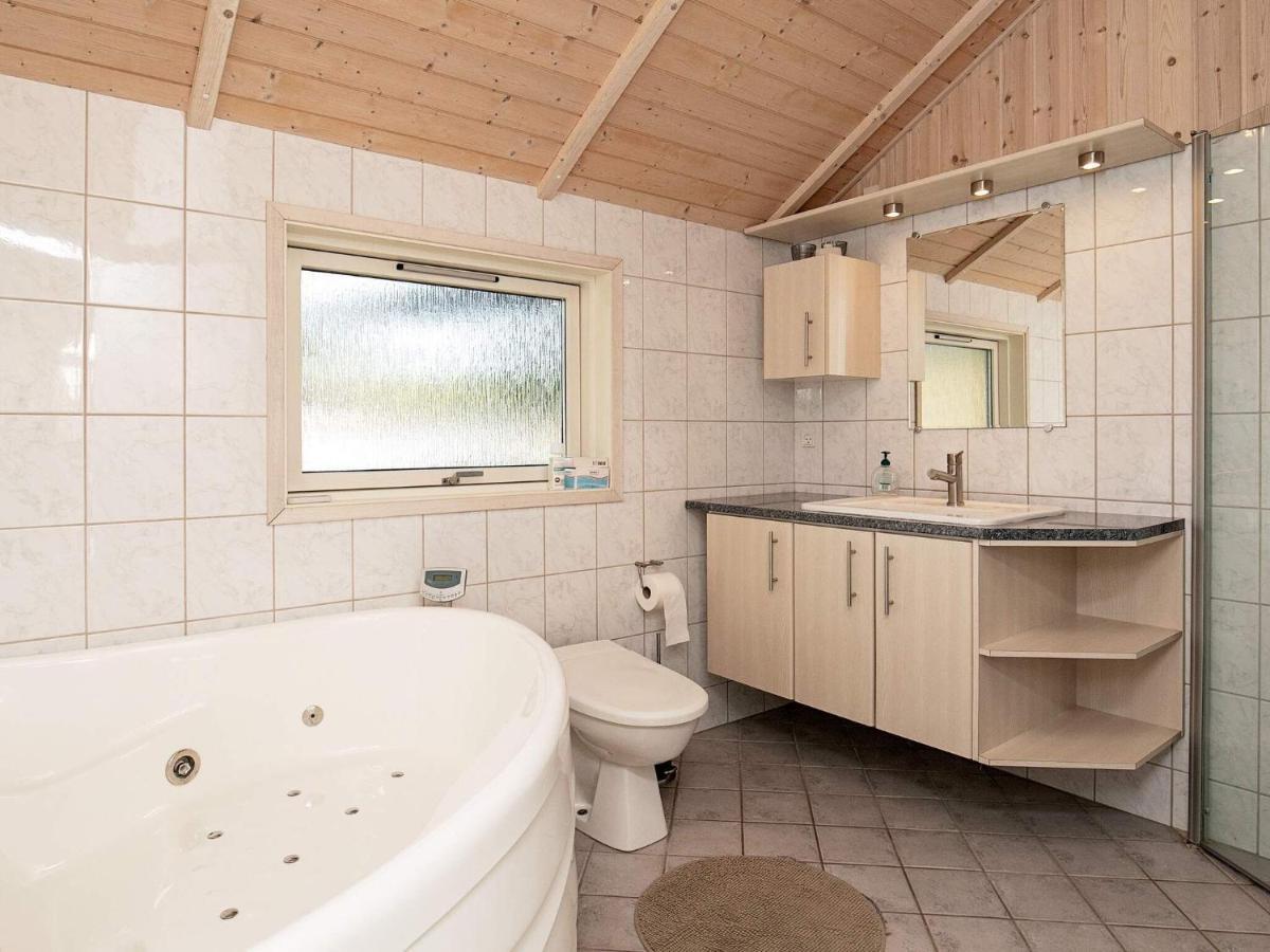 Three-Bedroom Holiday Home In Rodby 38 Kramnitse 외부 사진